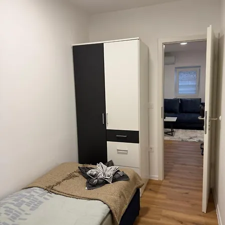 Apartmaji Mas 1 דירה